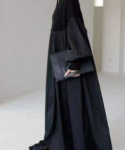 • فستان اسود