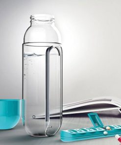Alternative view of زجاجة مياه  مع حقيبة منظم حبوب دواء